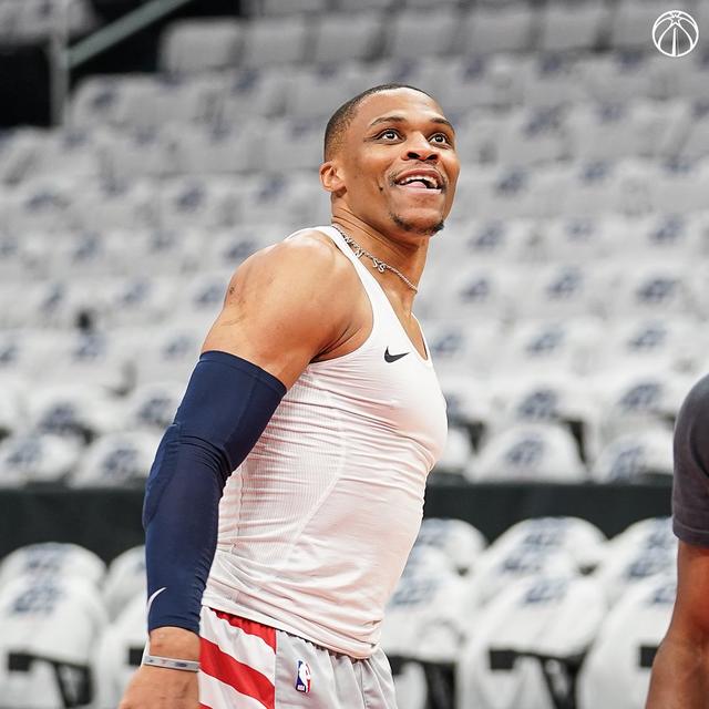 关于集结日新奥尔良鹈鹕调整名单以备欧超杯，手感冰凉环节打磨，气氛紧张，心理建设被强调的信息